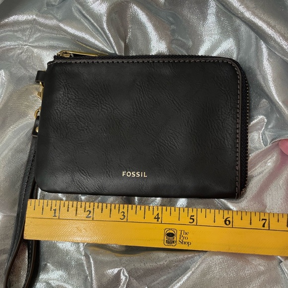 ⭐️ Fossil Wristlet ⭐️ Chocolate Brown ⭐️ EUC - Picture 4 of 6